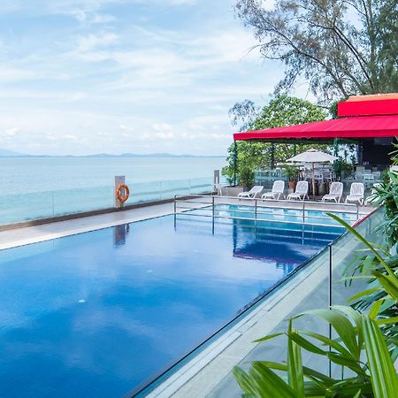 Hotel Sentral Seaview @ ​Beachfront Танджунг Бунга Екстериор снимка