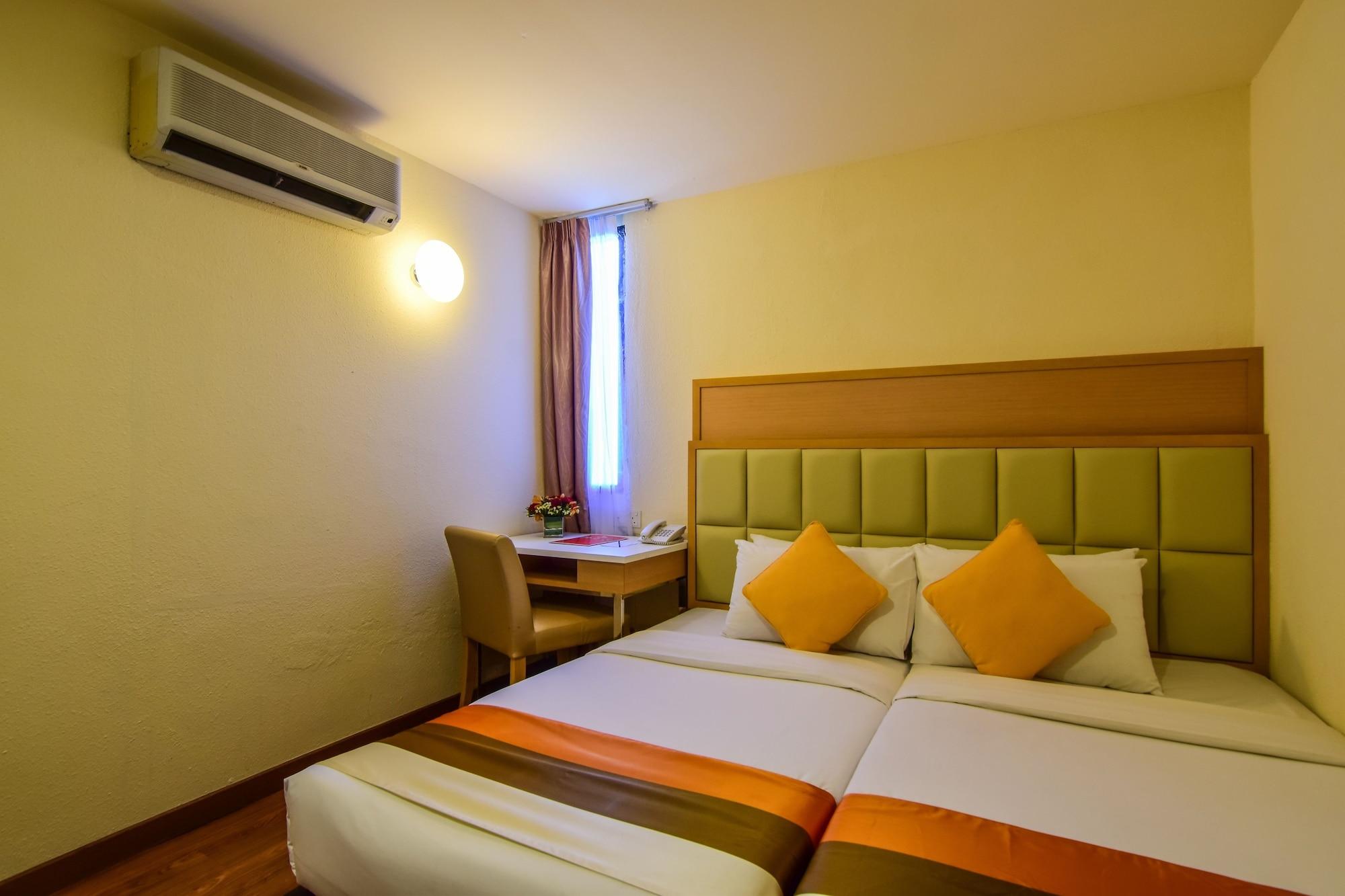 Hotel Sentral Seaview @ ​Beachfront Танджунг Бунга Екстериор снимка