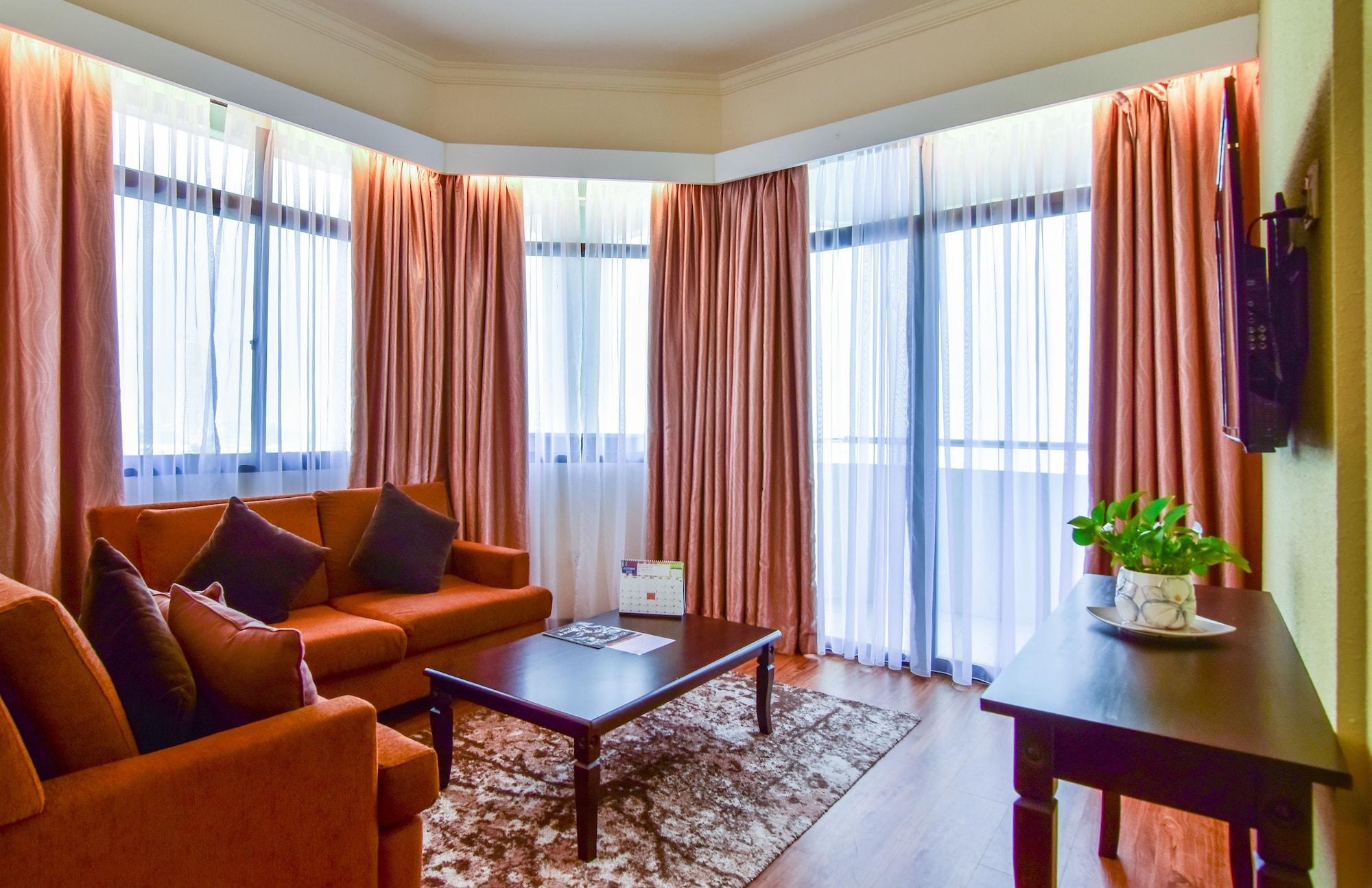 Hotel Sentral Seaview @ ​Beachfront Танджунг Бунга Екстериор снимка