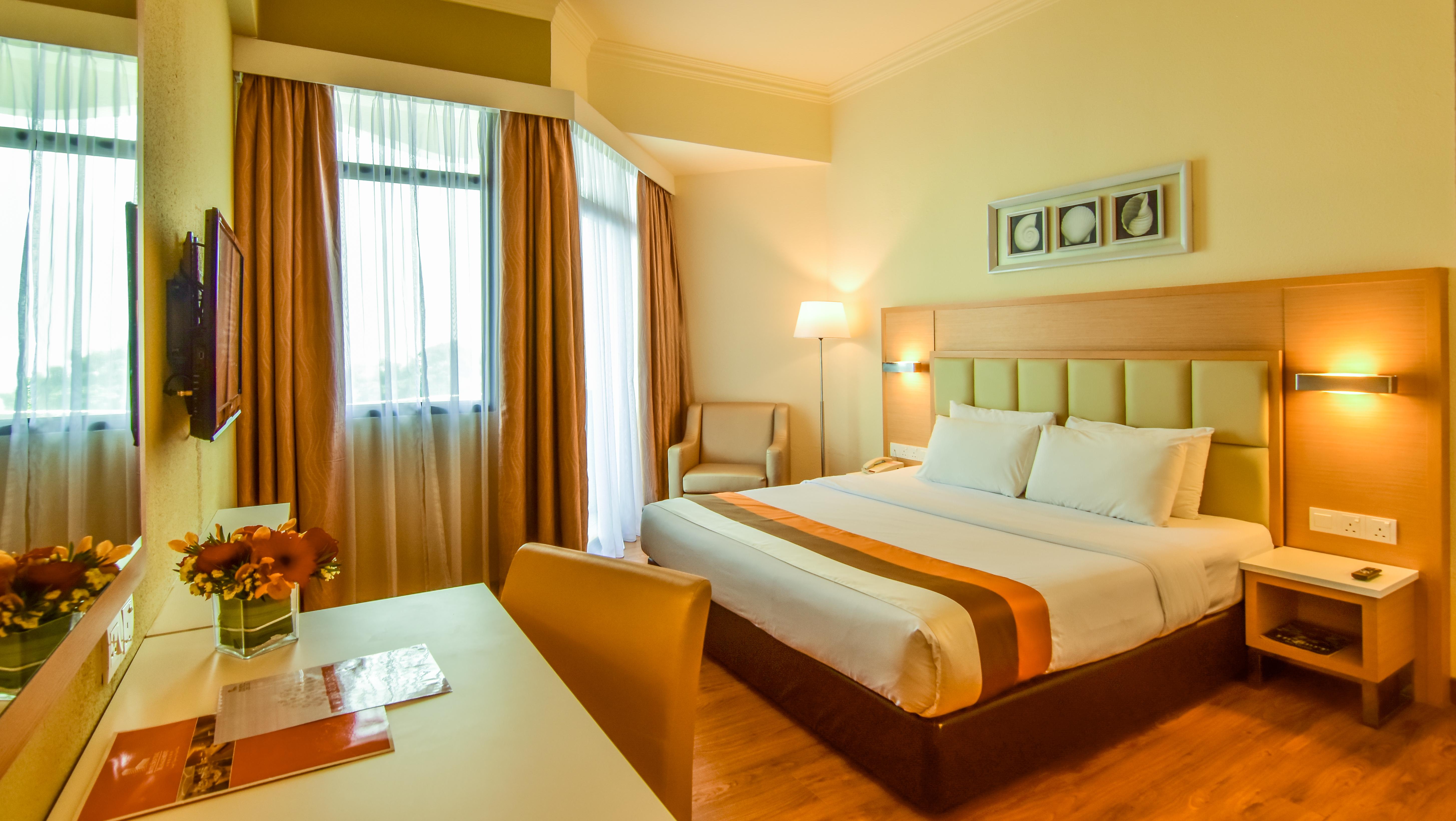Hotel Sentral Seaview @ ​Beachfront Танджунг Бунга Екстериор снимка