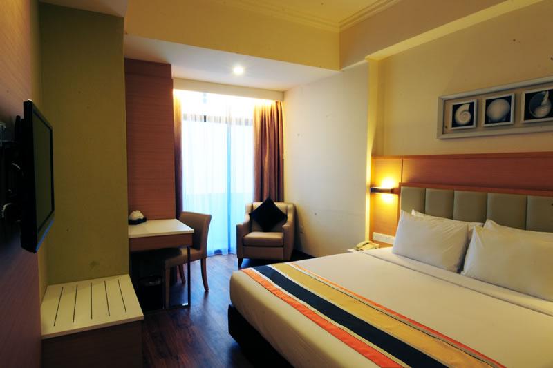 Hotel Sentral Seaview @ ​Beachfront Танджунг Бунга Екстериор снимка