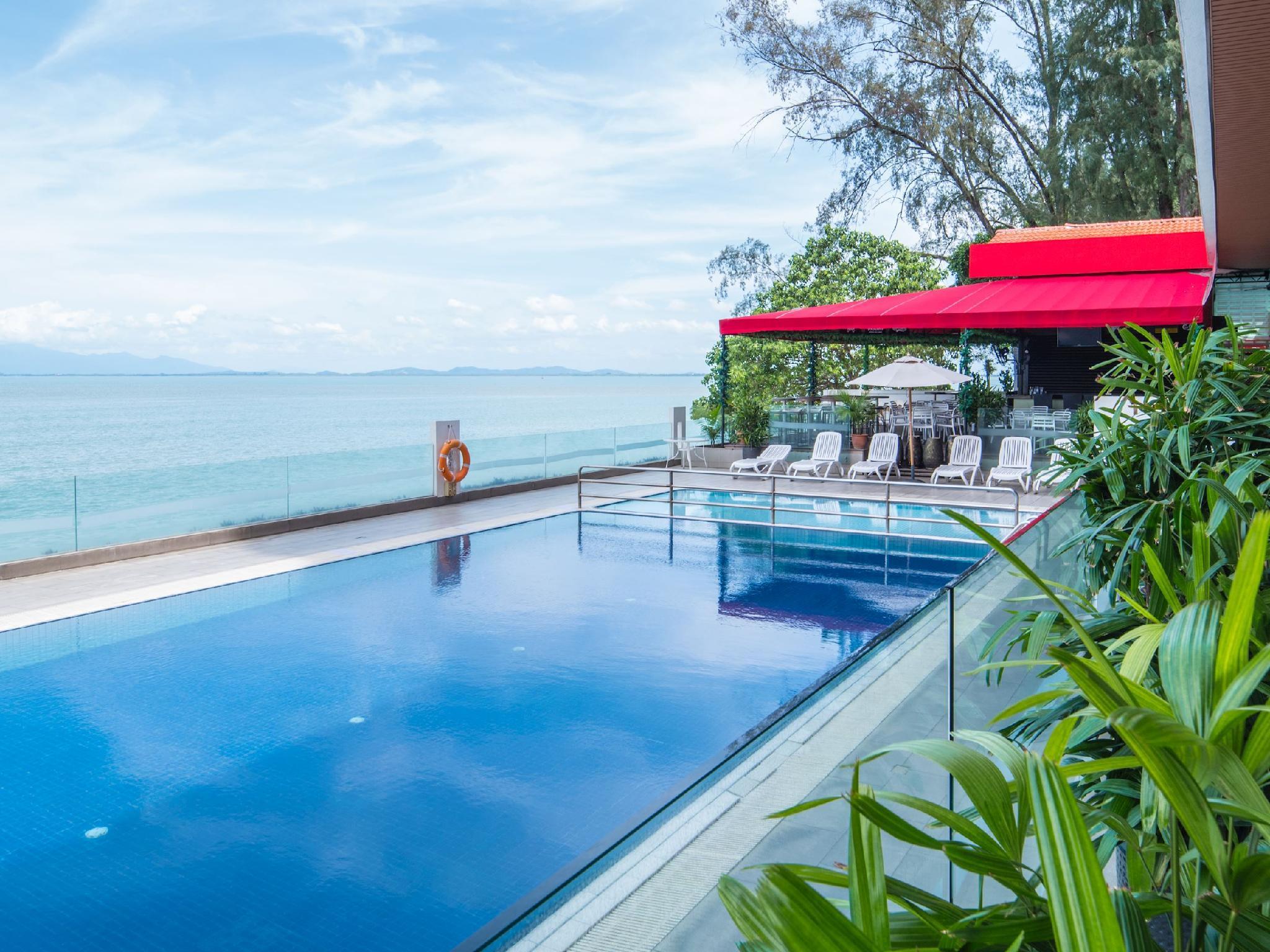 Hotel Sentral Seaview @ ​Beachfront Танджунг Бунга Екстериор снимка