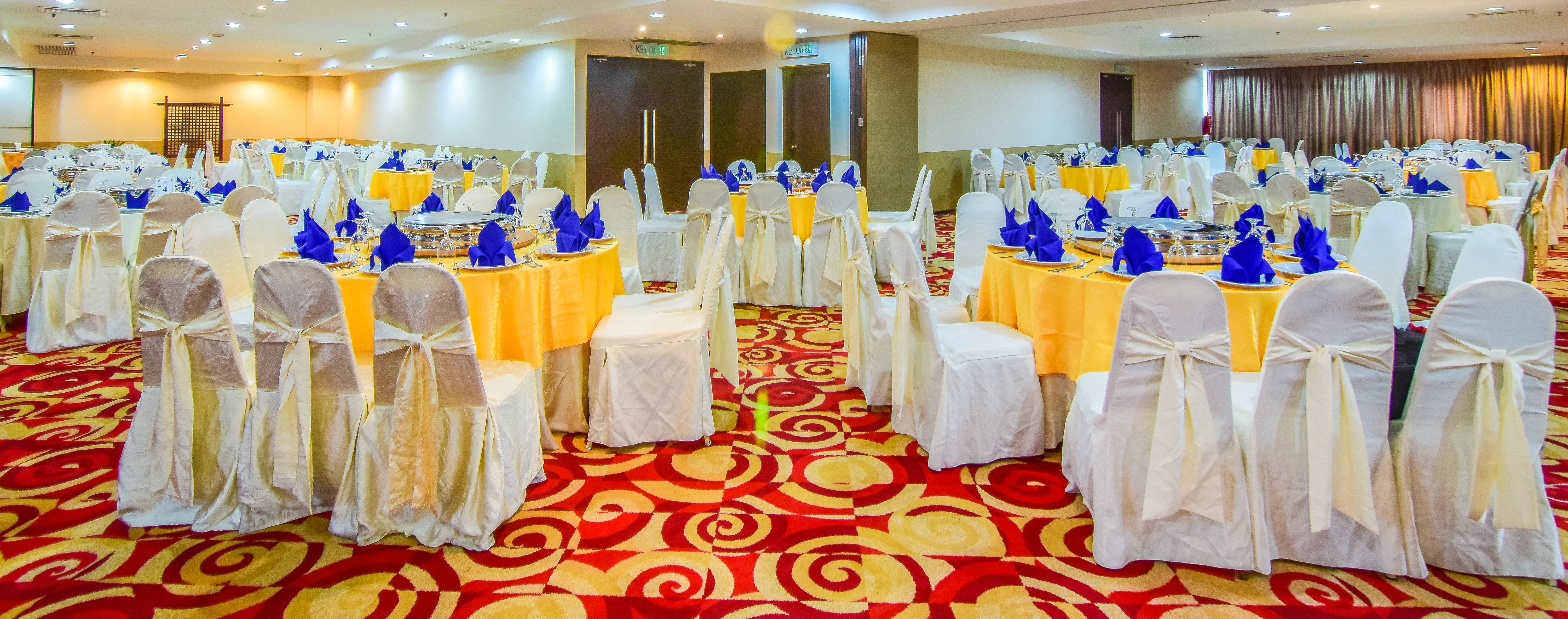 Hotel Sentral Seaview @ ​Beachfront Танджунг Бунга Екстериор снимка