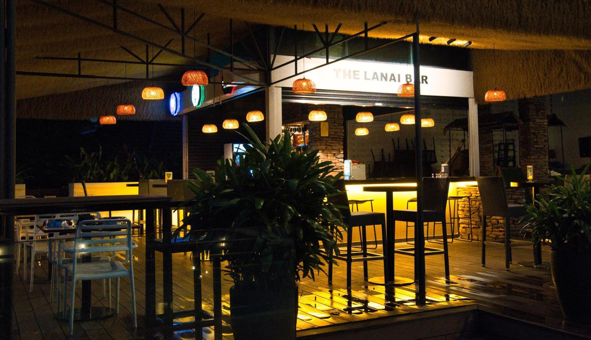 Hotel Sentral Seaview @ ​Beachfront Танджунг Бунга Екстериор снимка