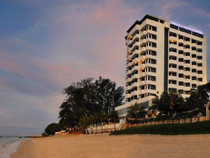 Hotel Sentral Seaview @ ​Beachfront Танджунг Бунга Екстериор снимка
