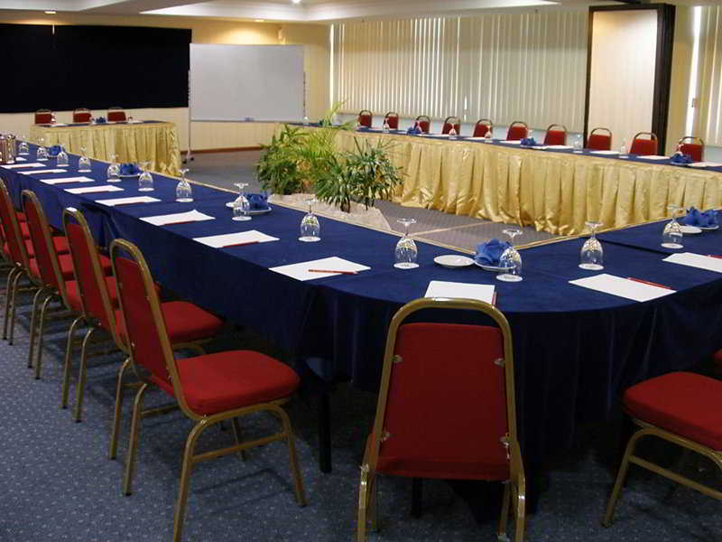 Hotel Sentral Seaview @ ​Beachfront Танджунг Бунга Екстериор снимка