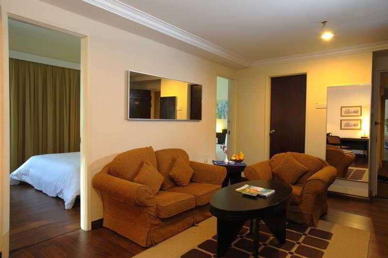 Hotel Sentral Seaview @ ​Beachfront Танджунг Бунга Екстериор снимка