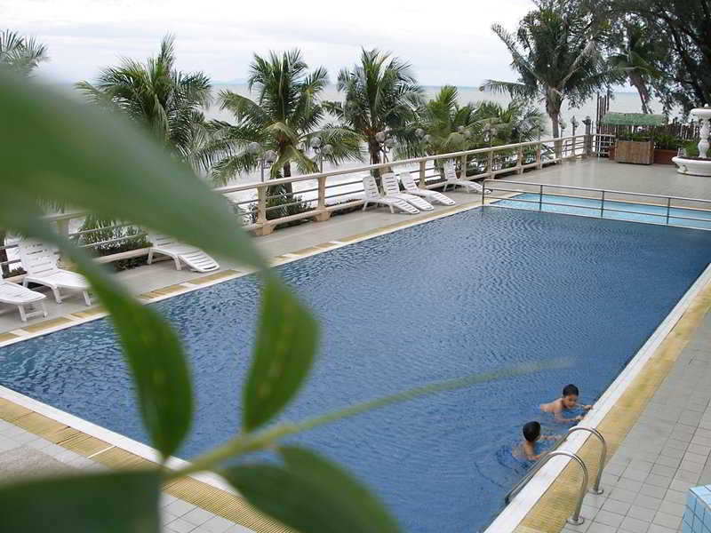 Hotel Sentral Seaview @ ​Beachfront Танджунг Бунга Екстериор снимка