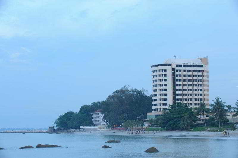 Hotel Sentral Seaview @ ​Beachfront Танджунг Бунга Екстериор снимка