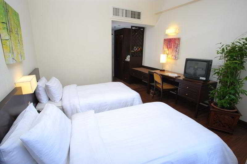 Hotel Sentral Seaview @ ​Beachfront Танджунг Бунга Екстериор снимка